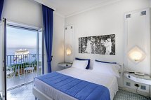 Grand Hotel Riviera - Wohnbeispiel Doppelzimmer seitl. Meerblick (Zimmercodierung D1N)