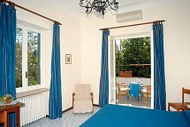 Villa Sarah - Wohnbeispiel Doppelzimmer mit Balkon (Zimmercodierung DB1)