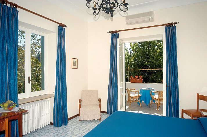 Villa Sarah - Wohnbeispiel Doppelzimmer mit Balkon (Zimmercodierung DB1)