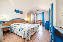 Punta Chiarito - Wohnbeispiel Doppelzimmer Komfort Meerblick (Zimmercodierung DFM)
