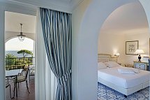 Hotel & Spa Il Moresco - Wohnbeispiel Juniorsuite seitl. Meerblick (Zimmercodierung J1N)