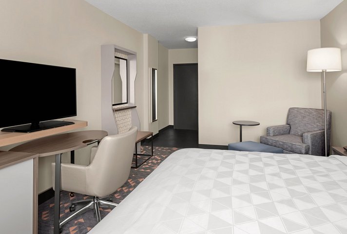 Holiday Inn Hasbrouck Heights - Meadowlands - Wohnbeispiel One King or Queen bed (Zimmercodierungen UG1 & UG3)