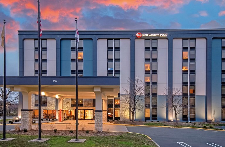 Best Western Plus Meadowlands Secaucus