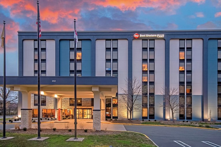 Best Western Plus Meadowlands Secaucus