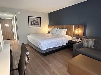 Best Western Plus Meadowlands Secaucus - Wohnbeispiel Standard, 1 King Sofabed (Zimmercodierungen UG1 & UG2)