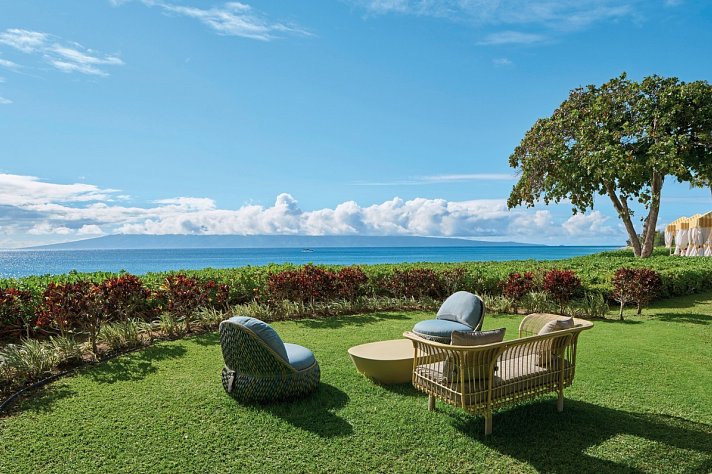 Royal Lahaina Resort & Bungalows