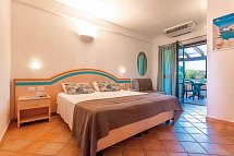 Baia Holiday Isuledda - Wohnbeispiel Doppelzimmer Del Borgo (Zimmercodierung DB1)