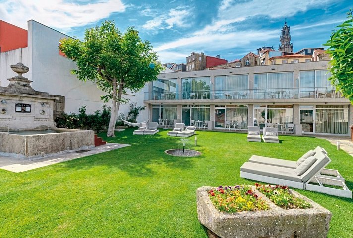 OCA Flores & Vitória Village Hotel