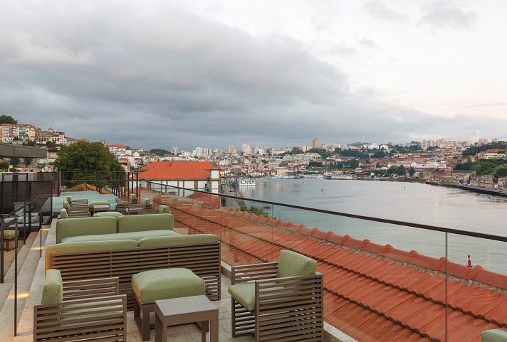 Neya Porto