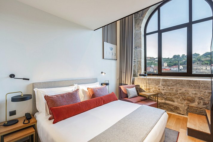 Neya Porto