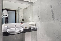 NH Coimbra Dona Inês - Beispiel Bad Doppelzimmer (Zimmercodierungen DB1 & DB2)
