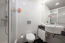 Star Inn Porto - Badbeispiel Doppelzimmer (Zimmercodierung DB1)