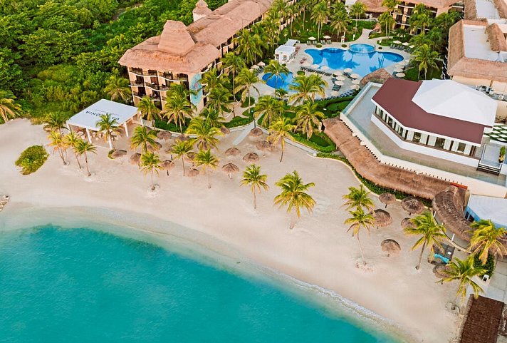 Catalonia Yucatan Beach