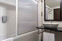Vale do Navio & Apartments Acorsonho - Beispiel Bad Doppelzimmer (Zimmercodierung DB1)
