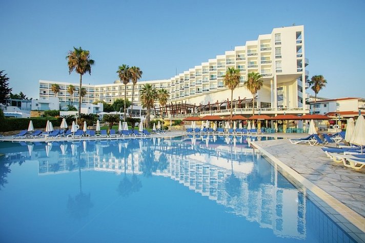 Leonardo Plaza Cypria Maris Beach Hotel & Spa