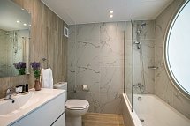 Leonardo Plaza Cypria Maris Beach Hotel & Spa - Beispiel Bad Standard (Zimmercodierungen DBL, DPN & DBM)