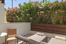 Olympic Lagoon Resort Paphos - Wohnbeispiel Fisherman´s Juniorsuite mit Terrasse (Zimmercodierung JBL)
