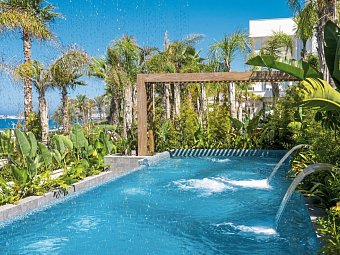 Amavi MadeForTwo Hotels