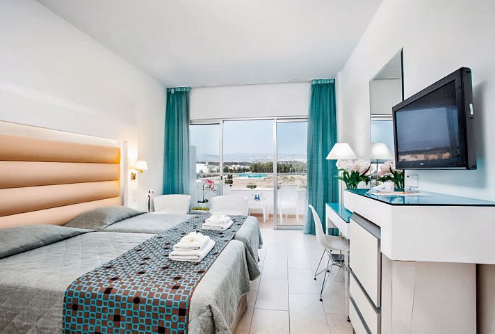 Leonardo Cypria Bay