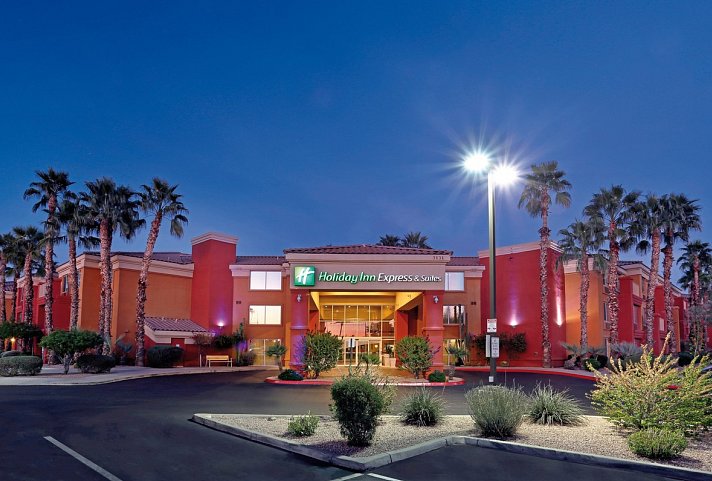 Holiday Inn Express & Suites Scottsdale - Old Town