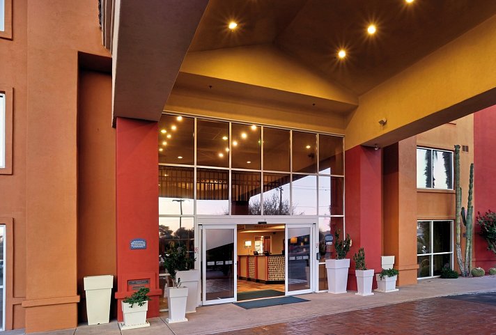 Holiday Inn Express & Suites Scottsdale - Old Town