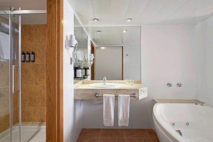Iberostar Selection Jardín del Sol Suites - Beispiel Bad (Zimmercodierungen WO1 & WO2)