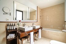 Secrets Mallorca Villamil Resort & Spa - Beispiel Bad Suite frontaler Meerblick Preferred Club (Zimmercodierung WTM)