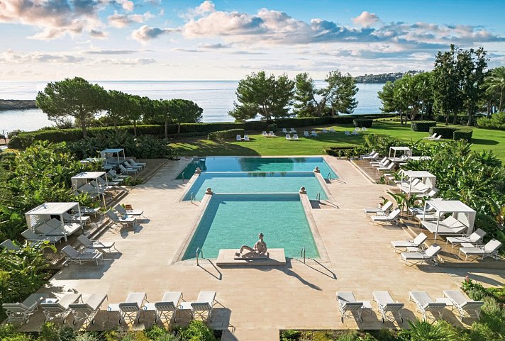 The St. Regis Mardavall Mallorca Resort