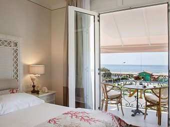 Hotel Il Negresco - Wohnbeispiel Doppelzimmer Meerblick (Zimmercodierung DBM)