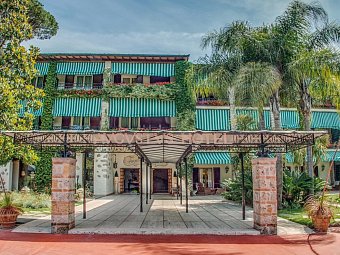 Augustus Hotel & Resort