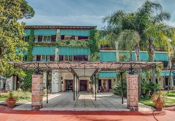 Augustus Hotel & Resort