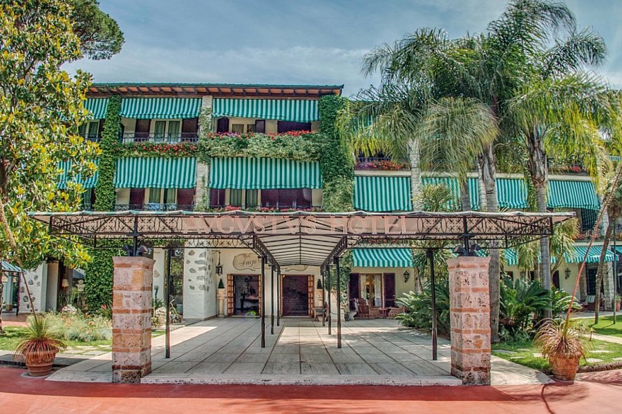 Augustus Hotel & Resort