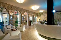 Augustus Hotel & Resort