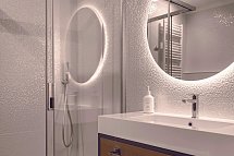 Grand Hotel - Badbeispiel Double Room Superior Lateral Sea View Balcony (Zimmercodierung DS1)