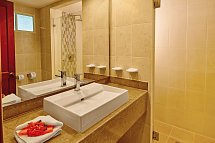 Grand Decameron Panama, A Trademark All-Inclusive Resort - Beispiel Bad (Zimmercodierungen JOG & J1M)