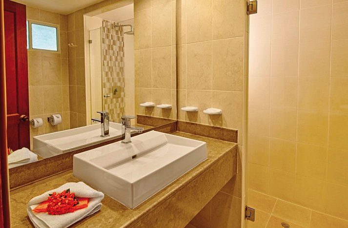 Grand Decameron Panama, A Trademark All-Inclusive Resort - Beispiel Bad (Zimmercodierungen JOG & J1M)