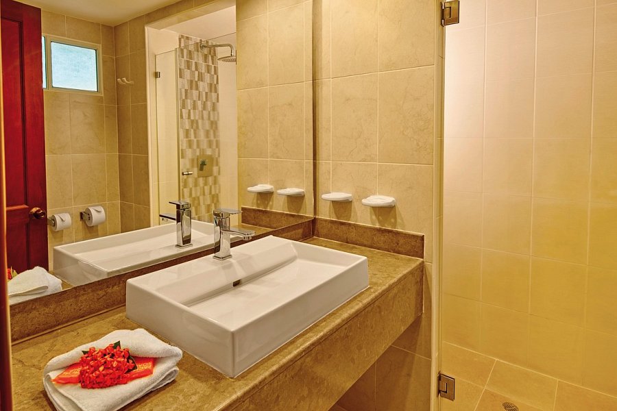 Grand Decameron Panama, A Trademark All-Inclusive Resort - Beispiel Bad (Zimmercodierungen JOG & J1M)