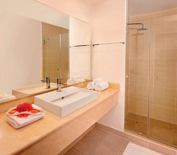 Grand Decameron Panama, A Trademark All-Inclusive Resort - Beispiel Bad (Zimmercodierungen JOG & J1M)