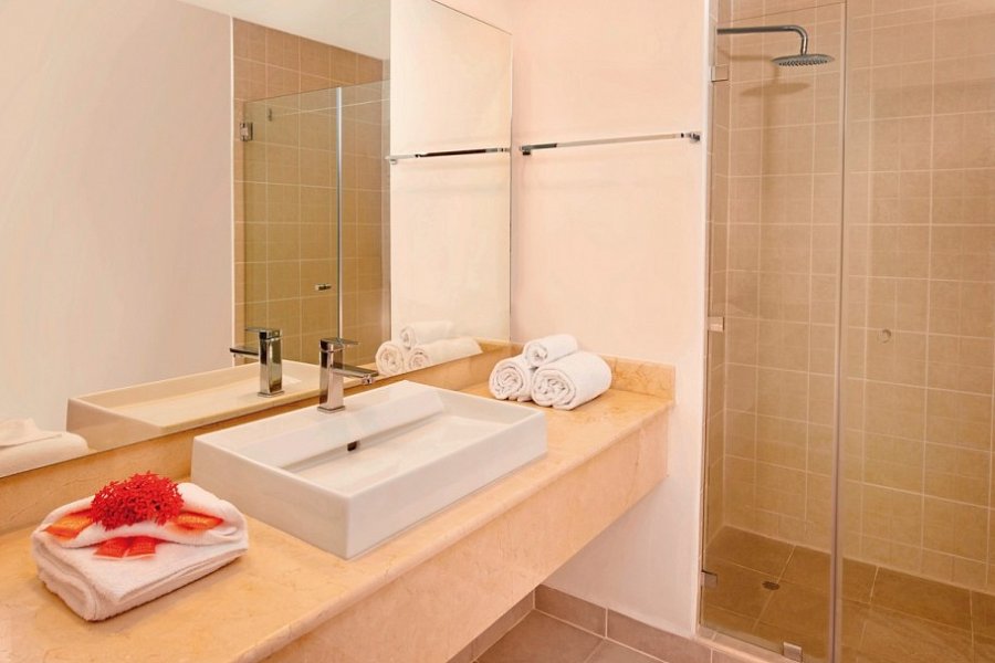 Grand Decameron Panama, A Trademark All-Inclusive Resort - Beispiel Bad (Zimmercodierungen JOG & J1M)