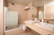 Bahia Principe Explore La Romana - Beispiel Bad Junior Suite Superior (Zimmercodierungen JS1, JS2 & JV1)
