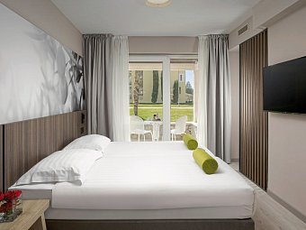 Hotel & Residence Garden Istra Plava Laguna - Wohnbeispiel Doppelzimmer Nebengebäude (Zimmercodierungen DBV & FB1)
