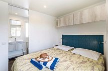 Camping Oliva - Wohnbeispiel Mobilheim Premium (Zimmercodierung CM1)