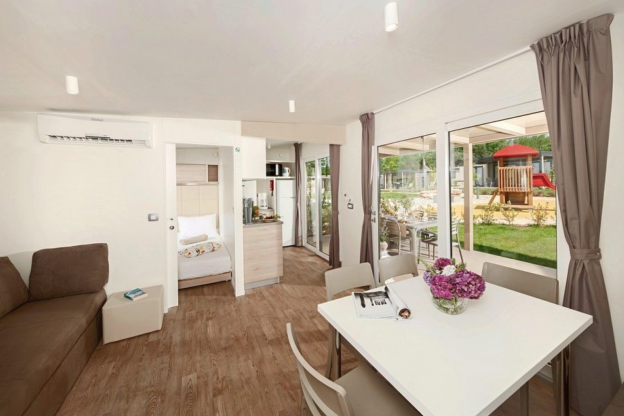 Valamar Camping Lanterna - Wohnbeispiel Mediterranean Garden Home für 4 plus 2 (Zimmercodierung CB3)
