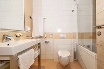 Resort Belvedere Apartments - Beispiel Bad Appartement 2 Schlafzimmer (Zimmercodierung OB1)