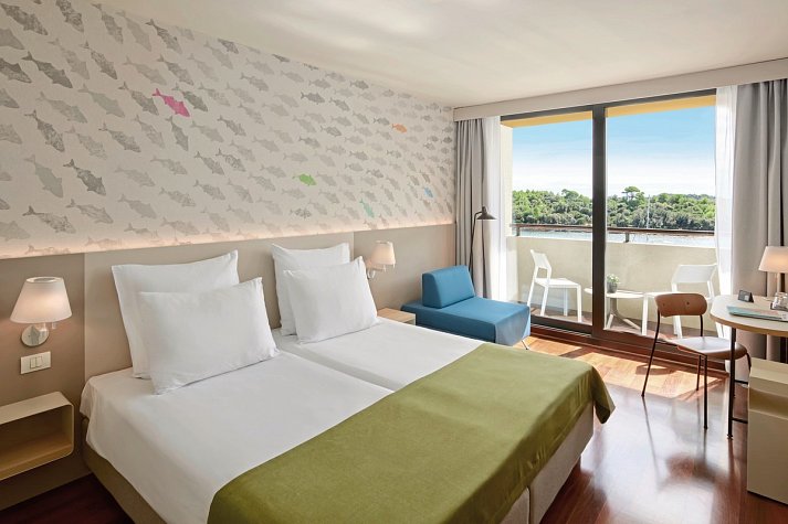 Island Hotel Istra - Wohnbeispiel DZ Superior Meerseite für 3 Pers. (Zimmercodierung TSC)