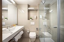 Valamar Sanfior Hotel & Casa - Badbeispiel Zimmer für 2 plus 1 Meerseite (Zimmercodierungen TSU & TCU)