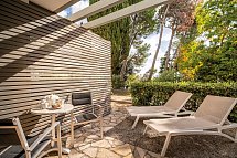 Valamar Sanfior Hotel & Casa - Beispiel Terrasse Zimmer für 2 Meerseite (Zimmercodierung DBC)