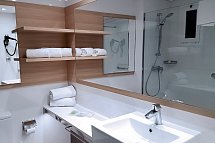 Hotel Augustus - Badbeispiel Doppelzimmer Standard (Zimmercodierungen DG3 & DGP)