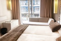 Hotel Augustus - Wohnbeispiel Doppelzimmer Standard Poolblick (Zimmercodierung DGP)