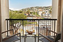 Estela Barcelona - Balkonbeispiel Doppelzimmer Poolblick (Zimmercodierung DBP)